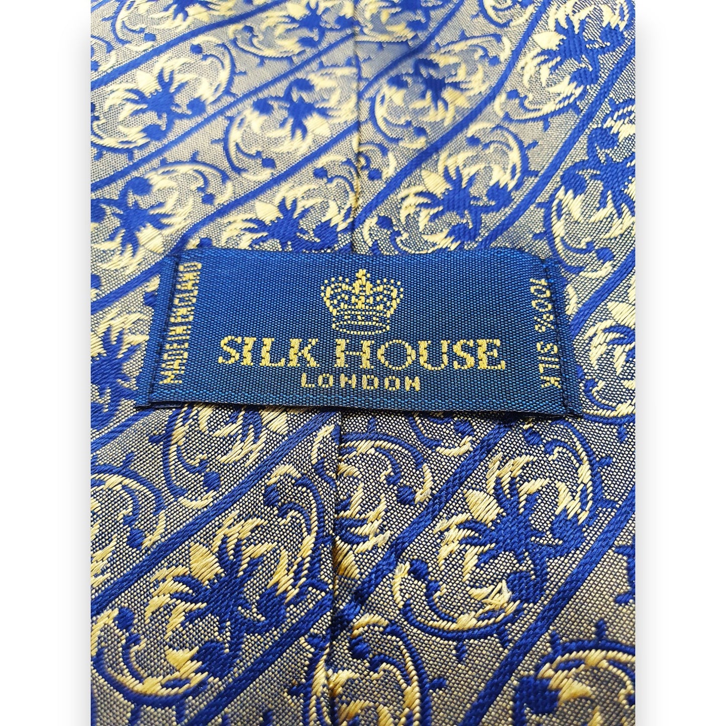 Cravate à motifs dorés et bleu marine Silk House London