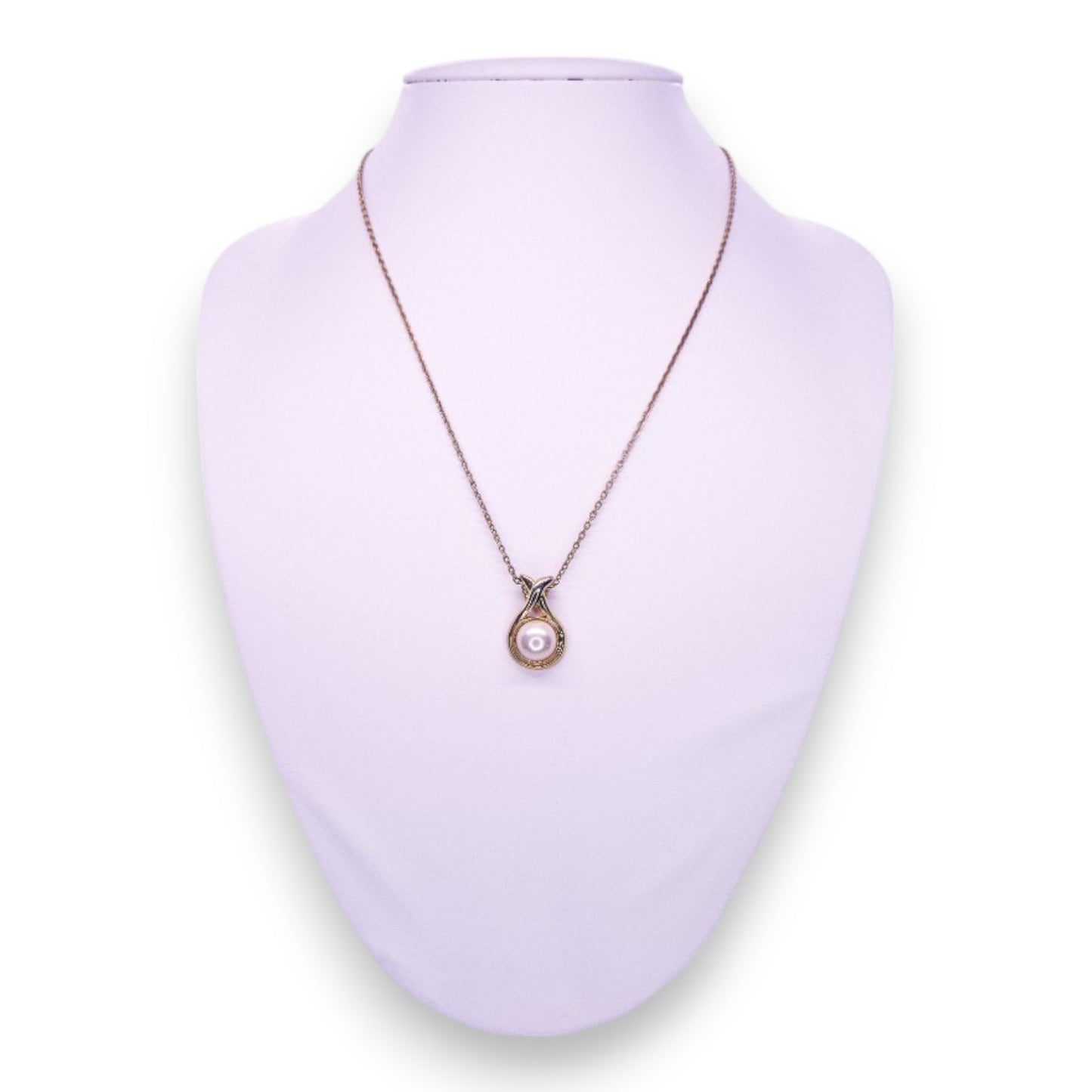 Gold Tone Faux Pearl Classic Necklace