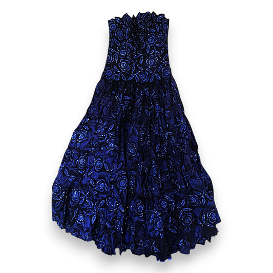 Vestido de gala con lentejuelas y diseño floral de Jiki Monte-Carlo Creations